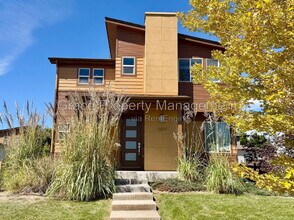 Building Photo - 10229 Southlawn Cir