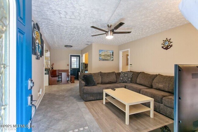 Foto del edificio - 4 br, 1 bath House - 6931 Crane Ave
