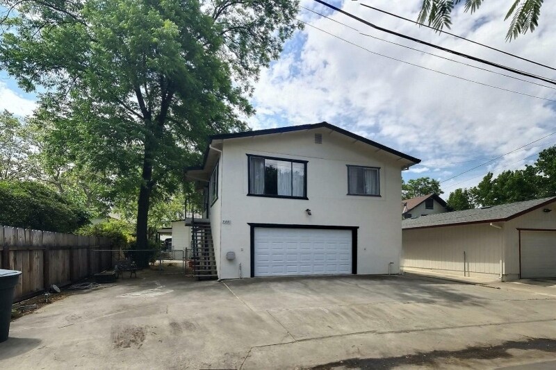Foto principal - 135 Carmel Ave
