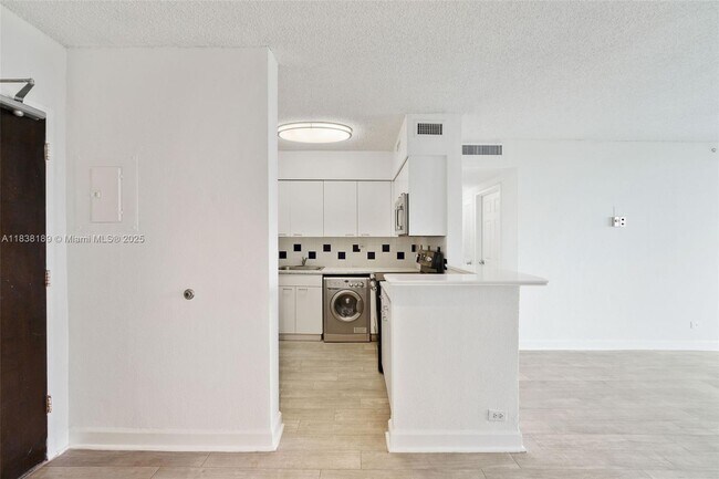 Foto del edificio - 1500 Bay Rd