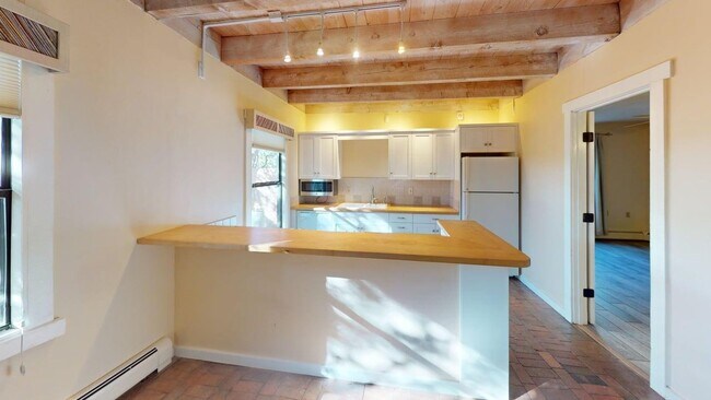 Foto del edificio - Light and Bright, Great Location