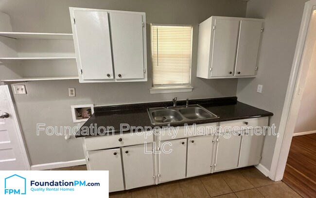 Foto del edificio - 1645 Kilarney Ave