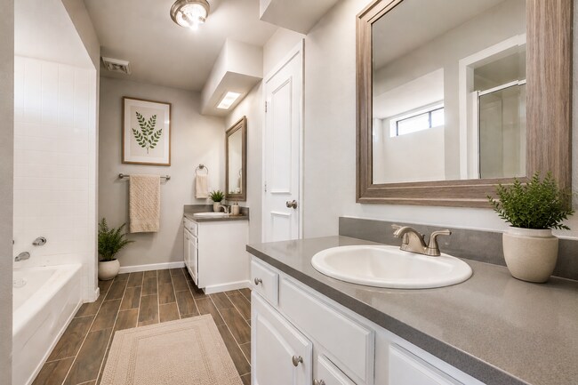 Foto del edificio - 13345/13347 Fall Manor Dr