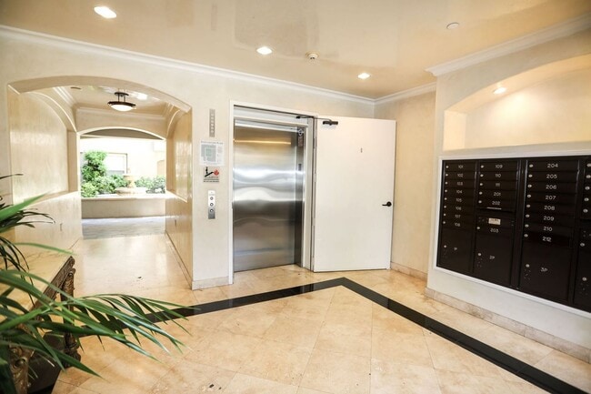 Interior Photo - La Providencia