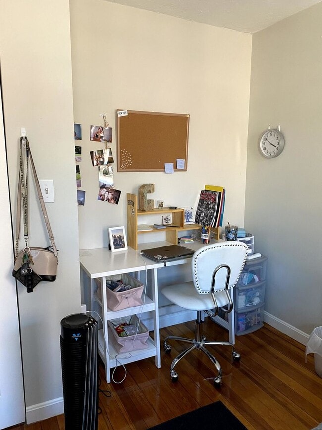 Building Photo - Modern Apt in Heart of North End w New Kit...