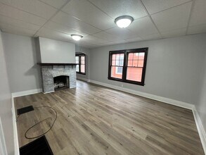 Building Photo - 710-12 W Colvin St
