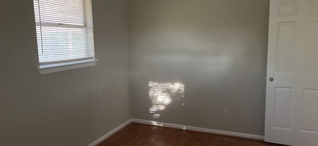 Building Photo - 3 bedroom 2 bathroom! HOUSING ACCEPTED!