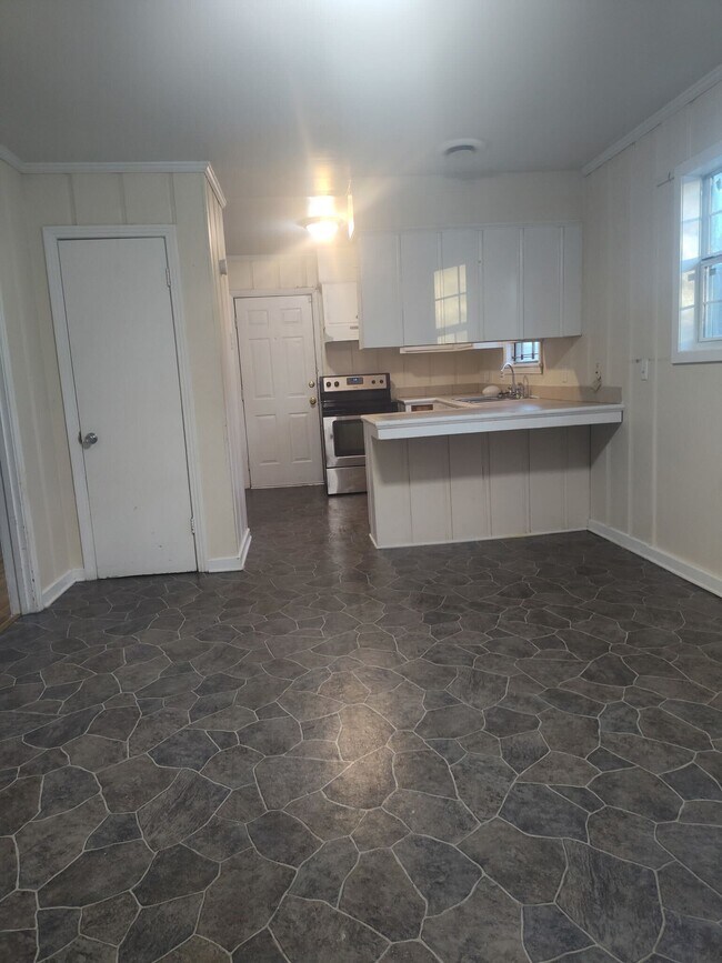 Foto del edificio - 665 Heather Ln