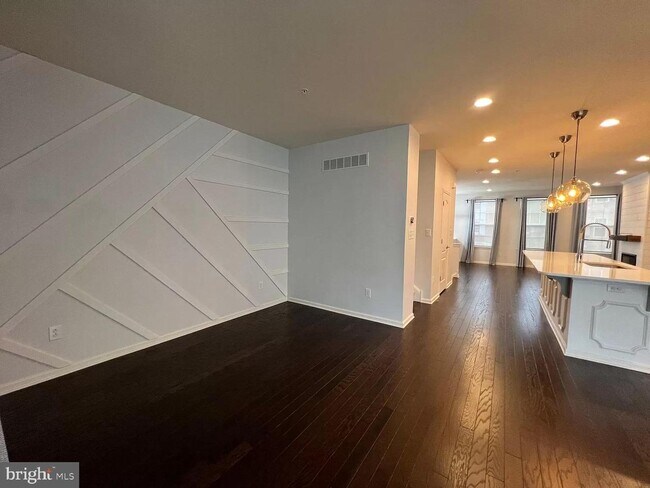Building Photo - 2224 Evin Dr