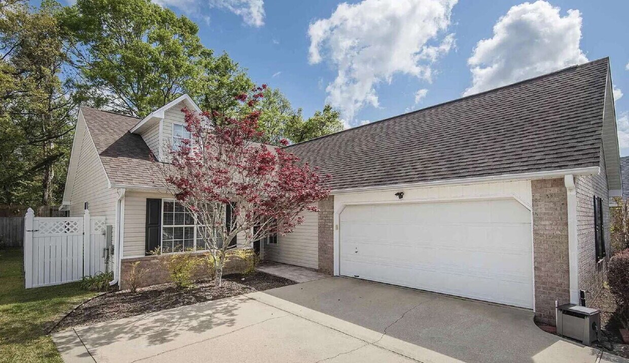 Primary Photo - Spacious 3-Bedroom Home in Prime North Pen...