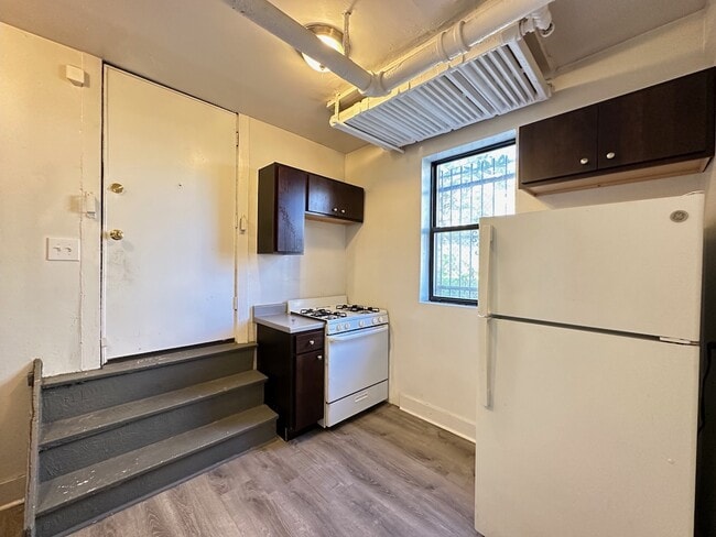 Building Photo - 1542 N Kedzie Ave