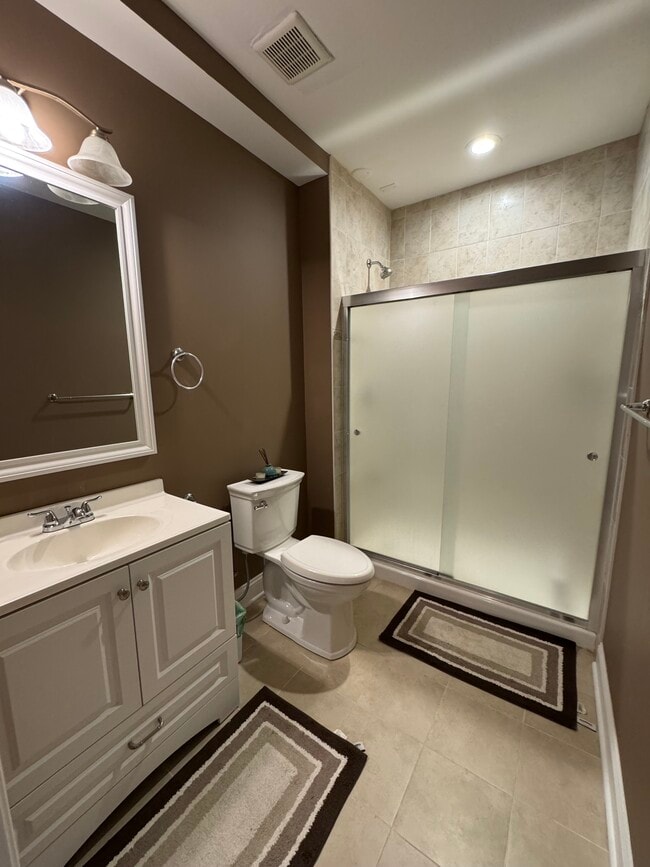 Basement full bath - 537 Prizer Ct
