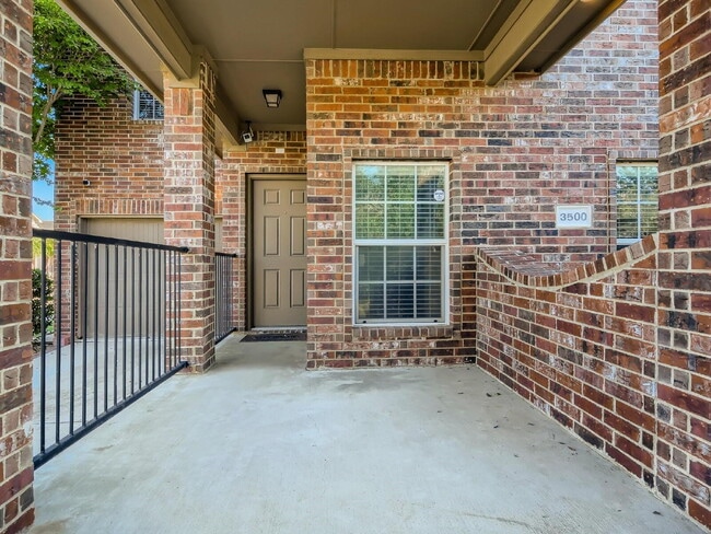 Photo - "Charming 3-Bed, 2-Bath Townhouse Retreat in Mesquite – Spacious 1586 Sq Ft on Woodshire Avenue!"...