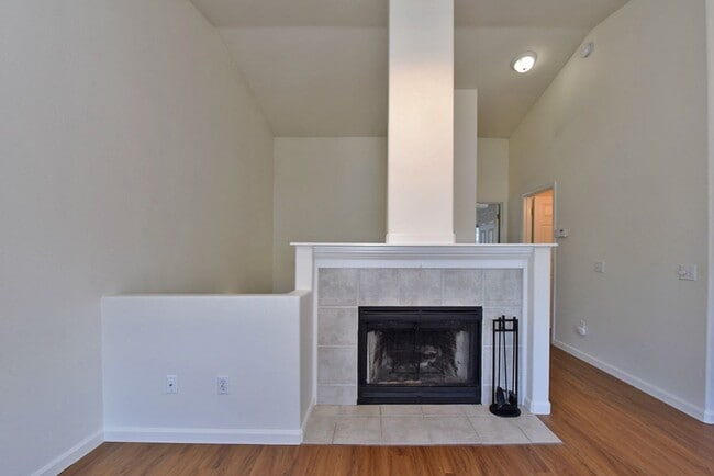 Building Photo - 2100 E 74th Ave