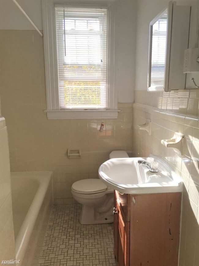 Building Photo - 610 George St