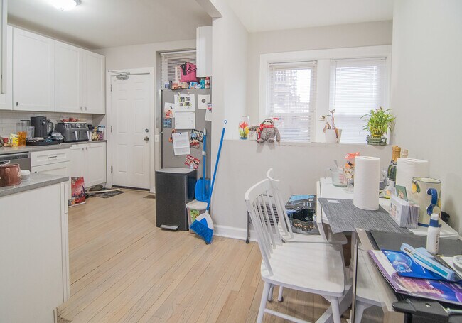 Foto del edificio - 3656 W Eddy St