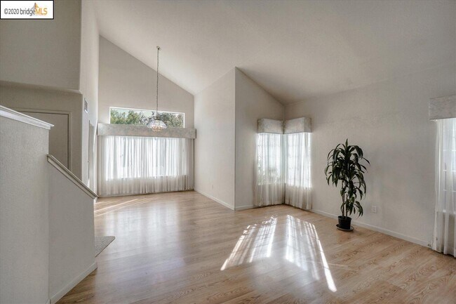 Foto del edificio - 4973 Ridgeview Dr
