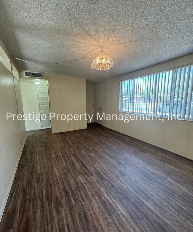 Foto del edificio - Charming, Centrally Located Brick House!