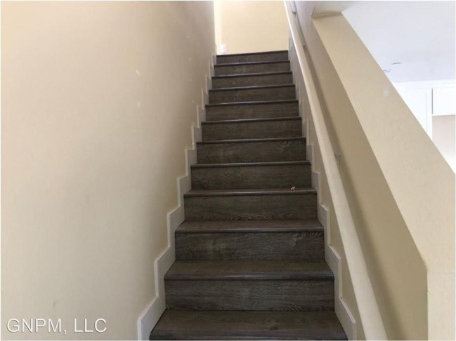 Building Photo - 1659 E 85th St
