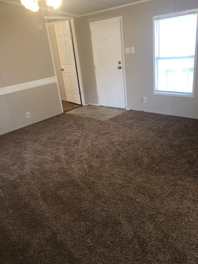 Building Photo - 173 Briar Oaks Dr