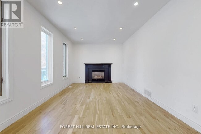 Building Photo - 683 Willow Rd