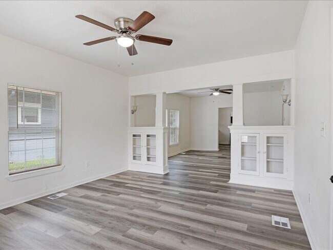 Foto del edificio - 533 E Woodard St