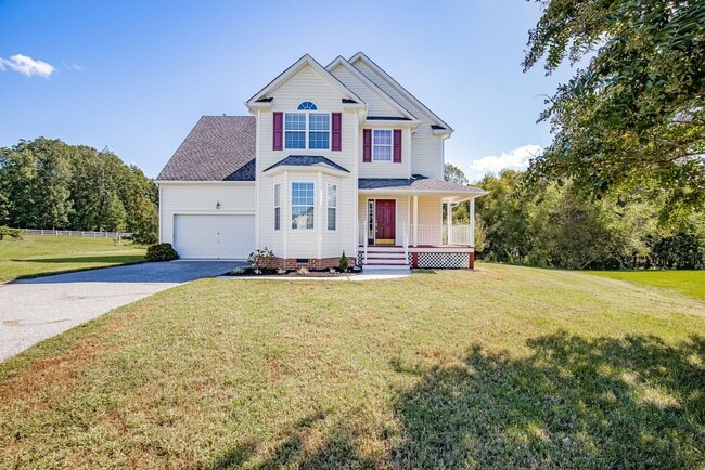 Building Photo - Beautiful Chesterfield Home Is Ready For Y...