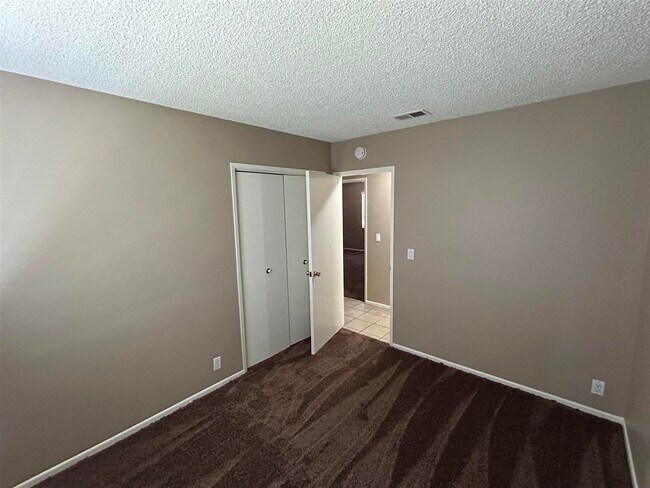 Foto del edificio - 3 bedrooms - 2 Bathrooms -  Ready to Rent!