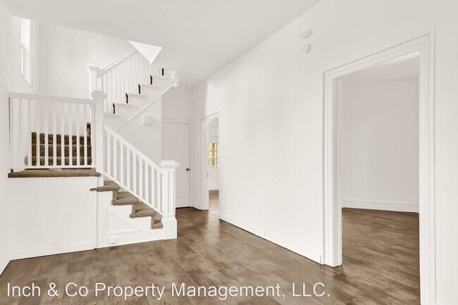 Building Photo - 4 br, 1.5 bath House - 250 E Market Street
