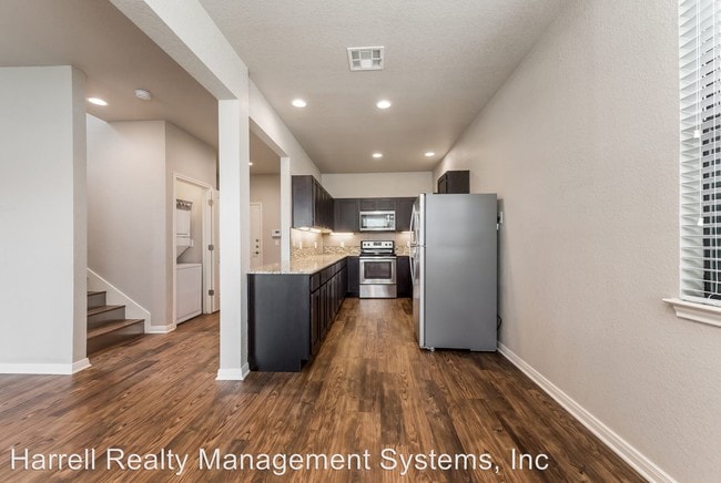 Building Photo - 400 Bosque Blvd