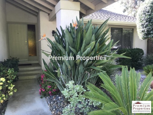 Foto del edificio - 609 Whippoorwill Ct