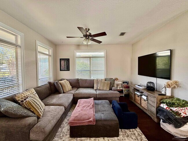 Foto del edificio - 1313 E Strong St