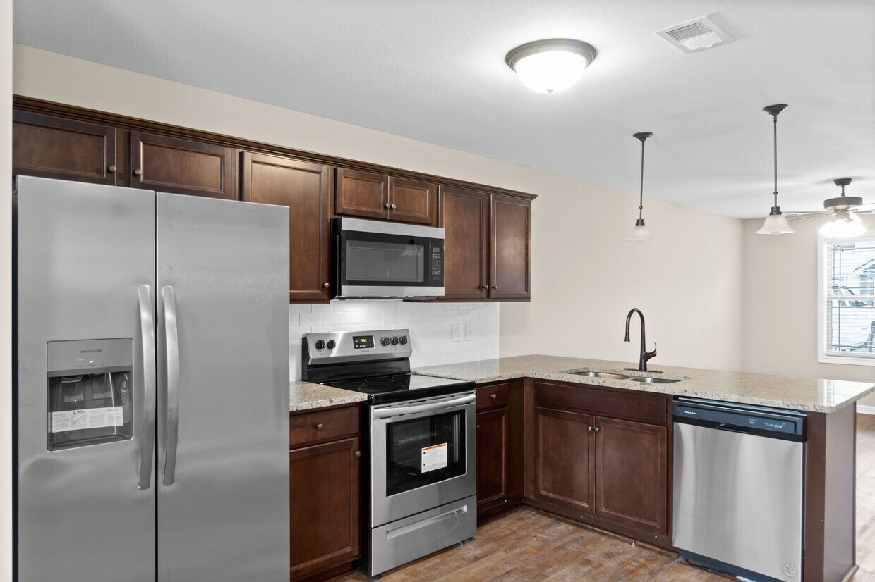 Building Photo - 2495 Rollow Ln