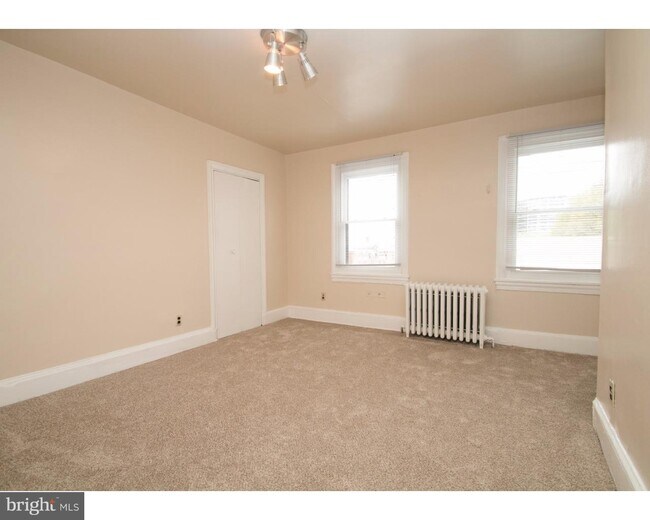 Building Photo - 2145 Mt Vernon St