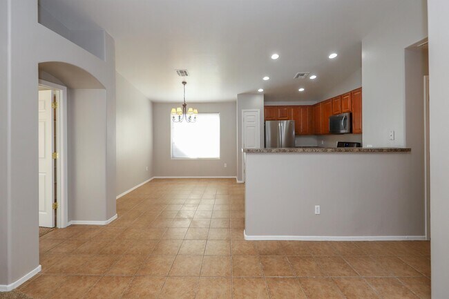 Foto del edificio - 8187 S Camino SERPE