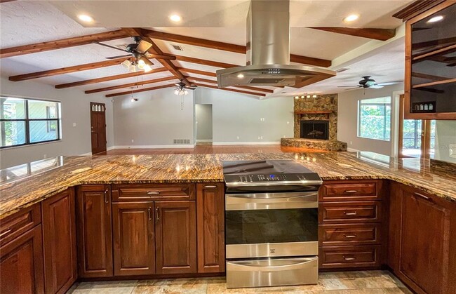 Building Photo - 3502 Sunbeam Dr