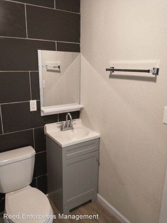 Building Photo - 1 br, 1 bath House - 640 W Central St Unit B