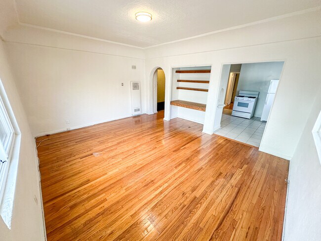 Foto del edificio - 350 N Orange Grove Ave