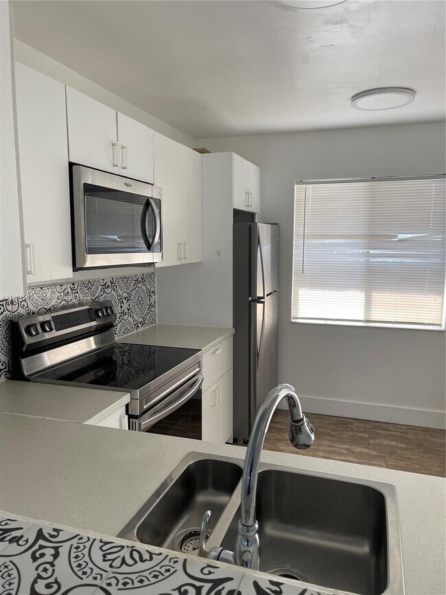 Foto del edificio - 7980 NW 50th St