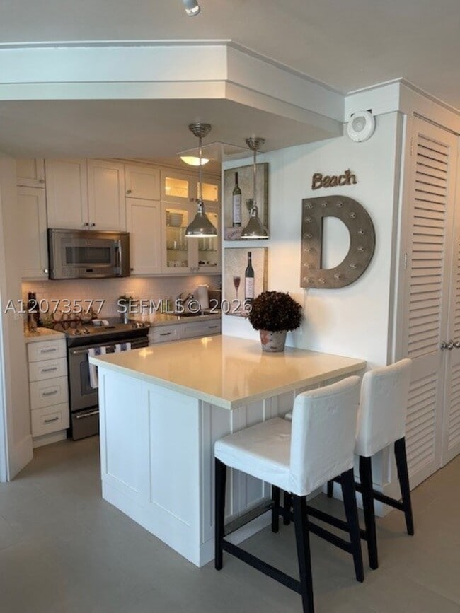 Building Photo - 5313 Collins Ave