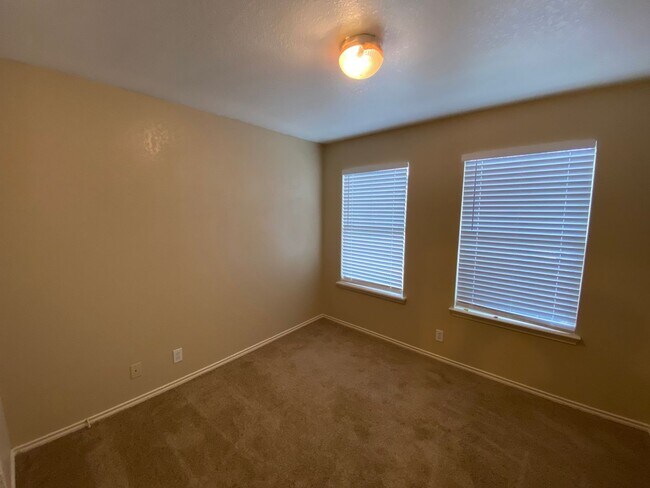 Foto del edificio - 6914 Hallie Spirit