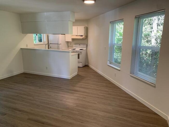 Building Photo - 1 bedroom in Seattle WA 98117