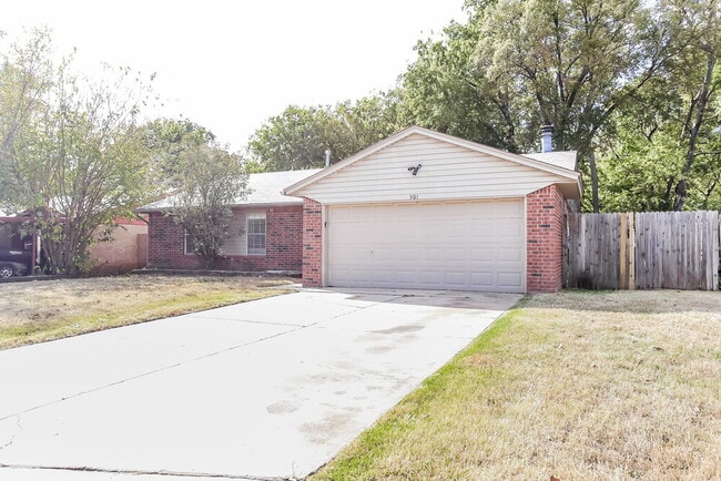 Building Photo - 501 Ramblin Oaks Dr