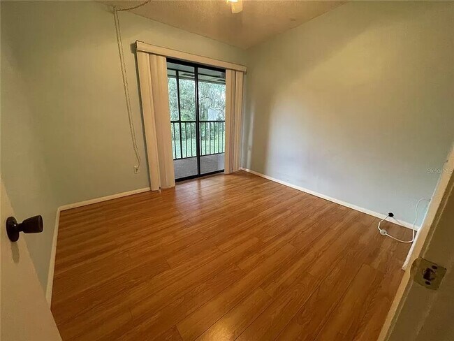 Foto del edificio - 6012 Laketree Lane