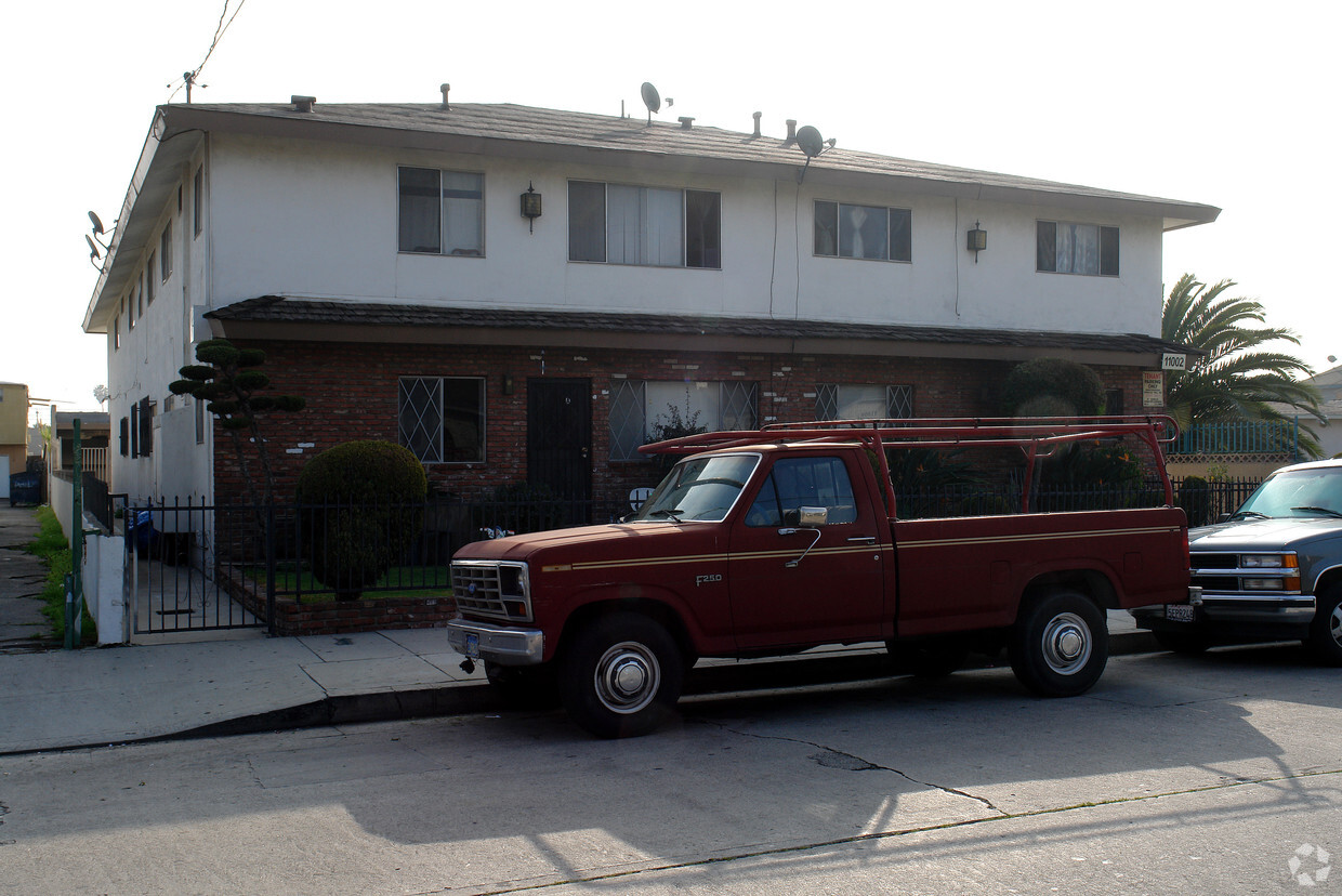 Building Photo - 11002 S Grevillea Ave