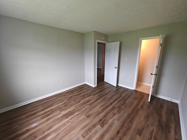 Building Photo - 1442 Coachlite Dr