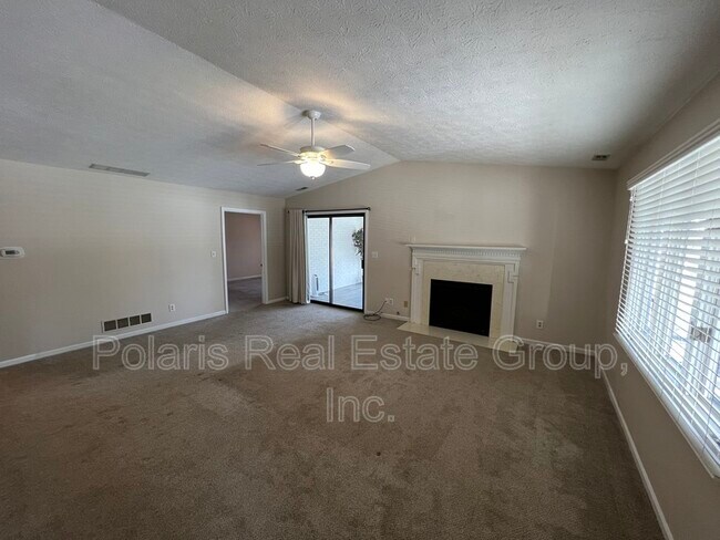 Building Photo - 2568 N Willow Way