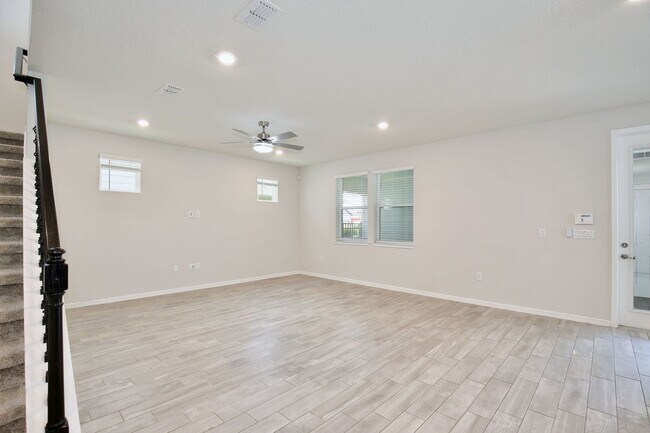 Building Photo - Modern 5/3 Water-View Home in Weslyn Park ...