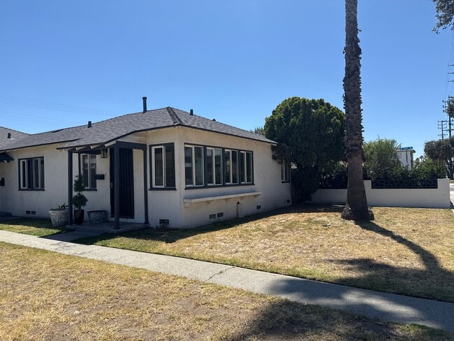 Building Photo - 3358 W Imperial Hwy