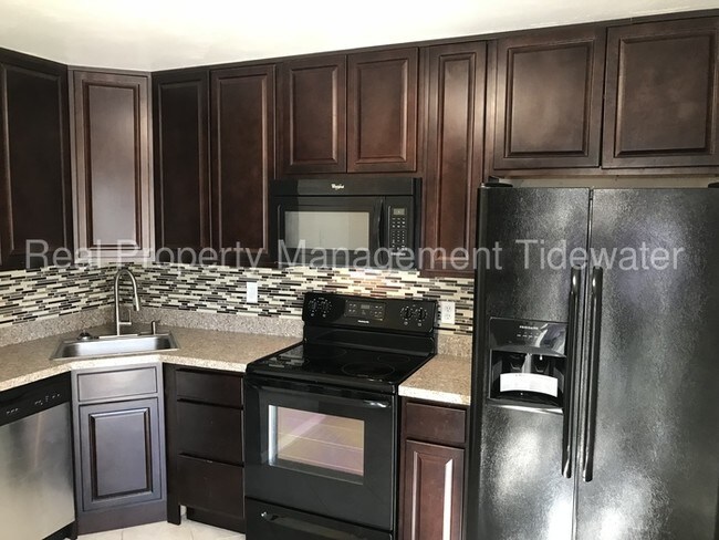 Foto del edificio - GORGEOUS 2 BEDROOM/ 1 CONDO IN OLDE TOWNE!